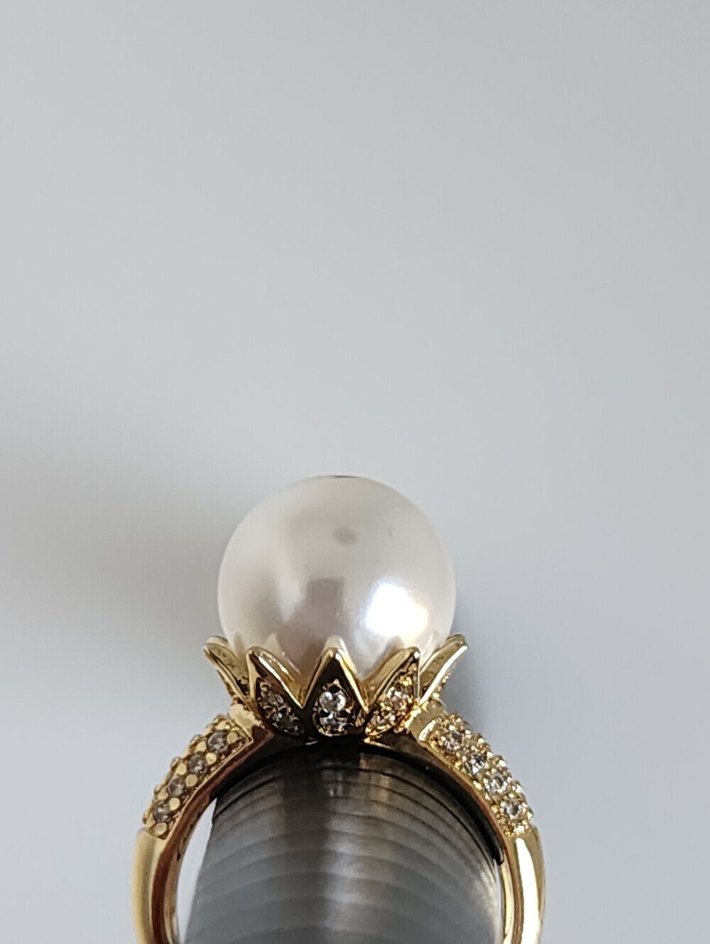 Gold Tone Pearl Statement Ring CZ Crown Setting Size 6 1/2 - Picture 6 of 6